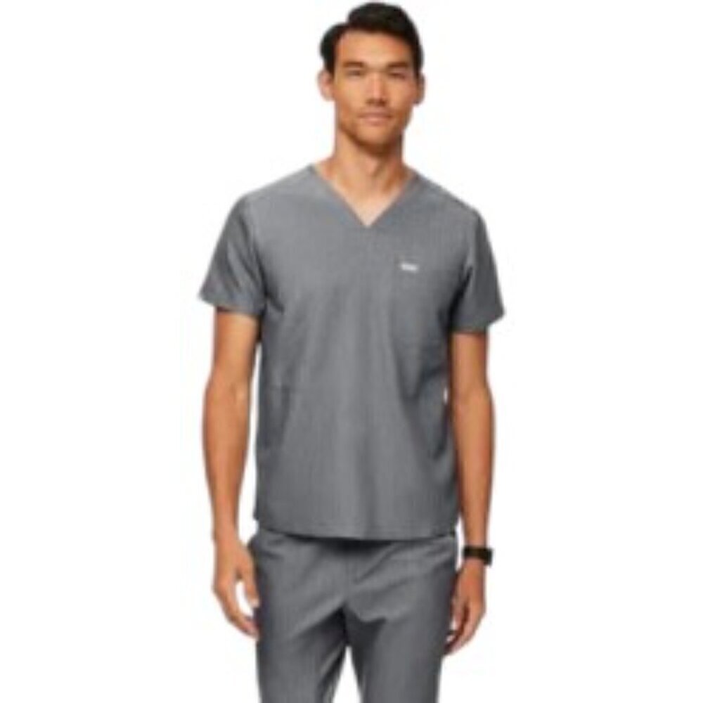 Figs Chisec Three Pocket Scrub Top in Graphite Large